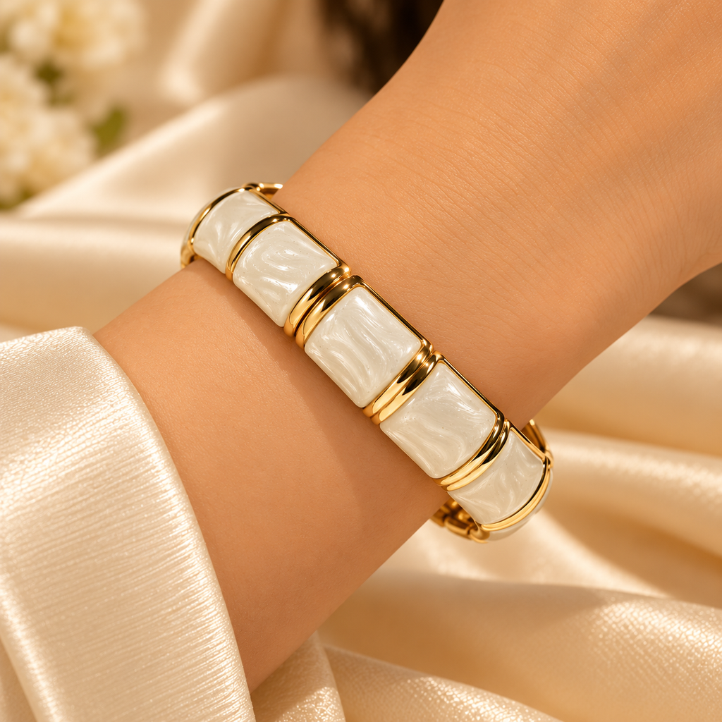 Pearl Éclat Ivory Gold Cuff Bangle
