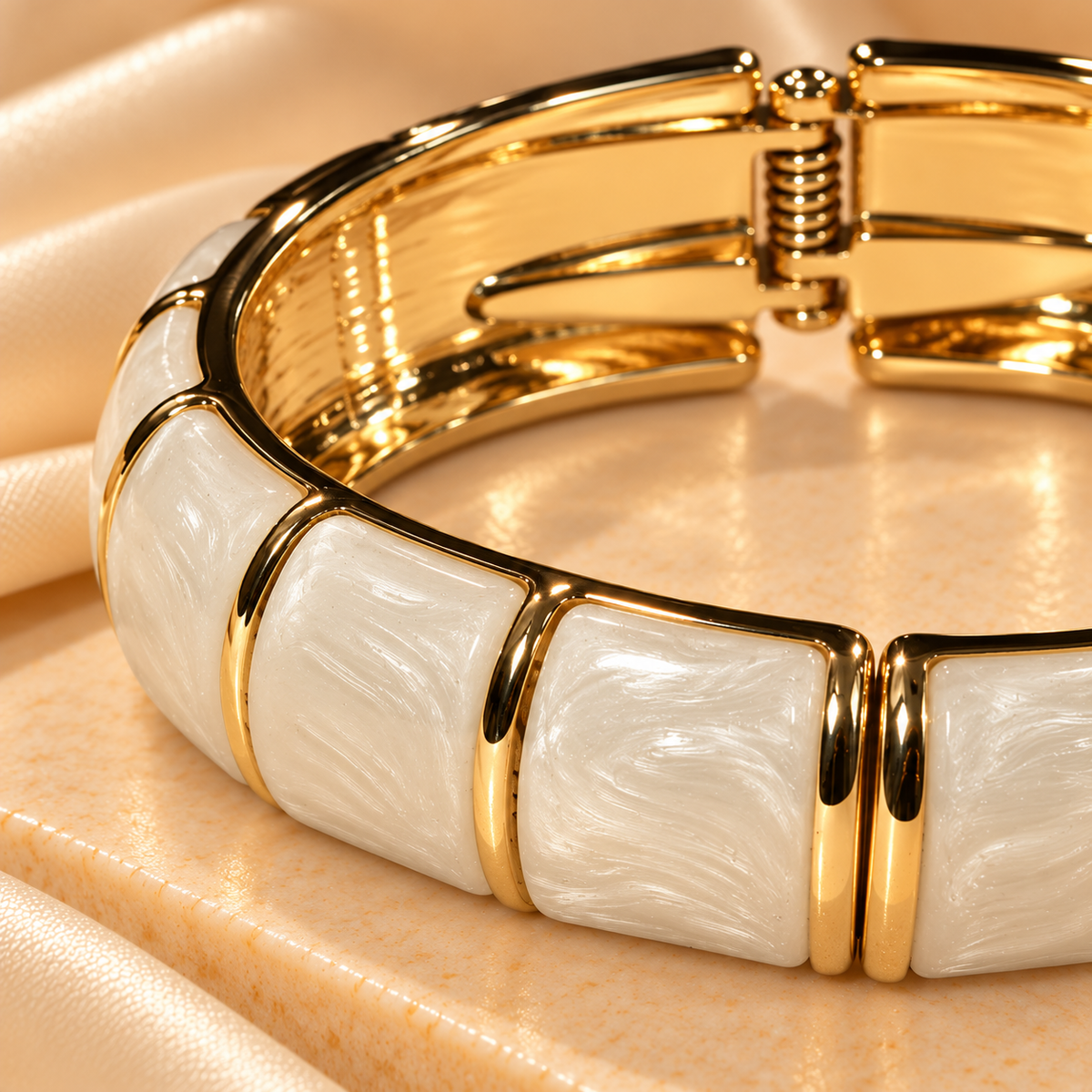 Pearl Éclat Ivory Gold Cuff Bangle