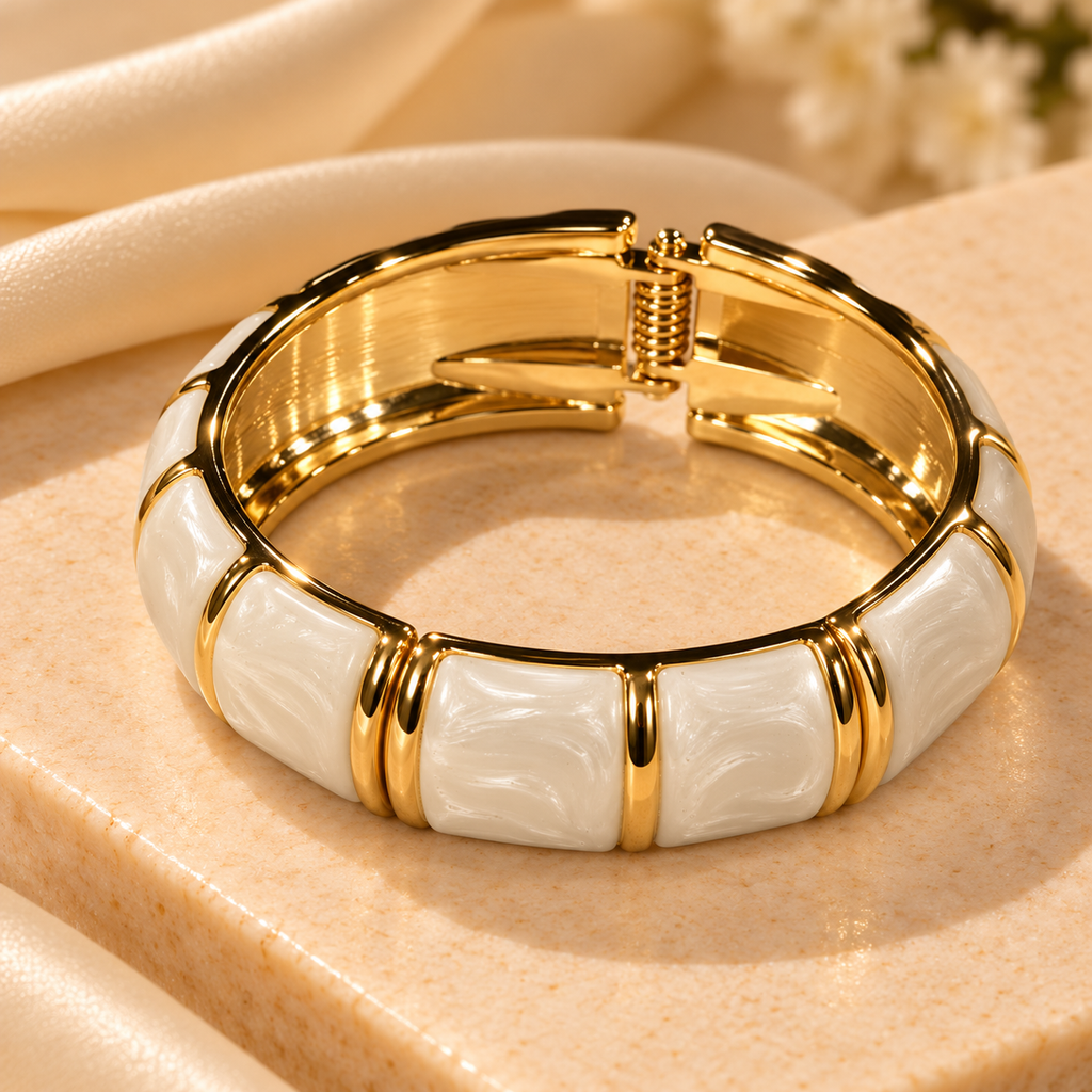 Pearl Éclat Ivory Gold Cuff Bangle