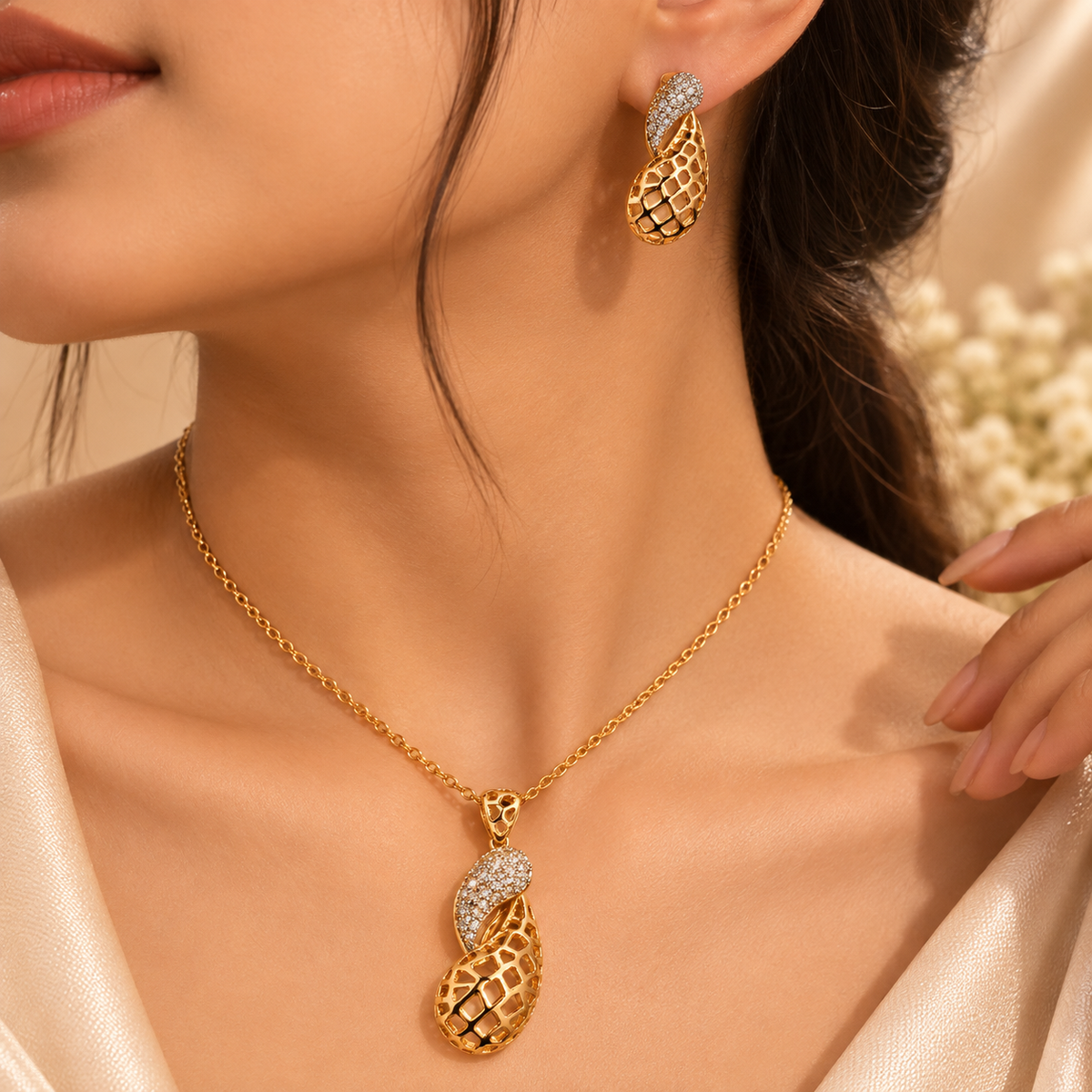 Golden Lattice Teardrop Pendant & Earring Set