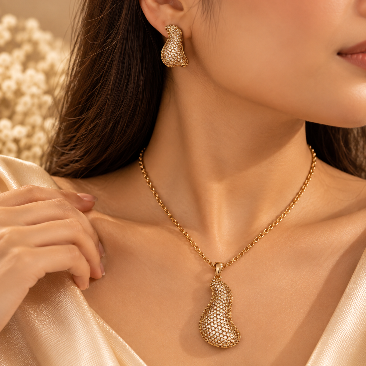 Golden Sculpted Teardrop Pendant & Earring Set
